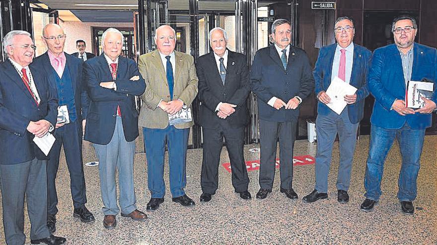 Ladis tras su discurso en la Real Academia.