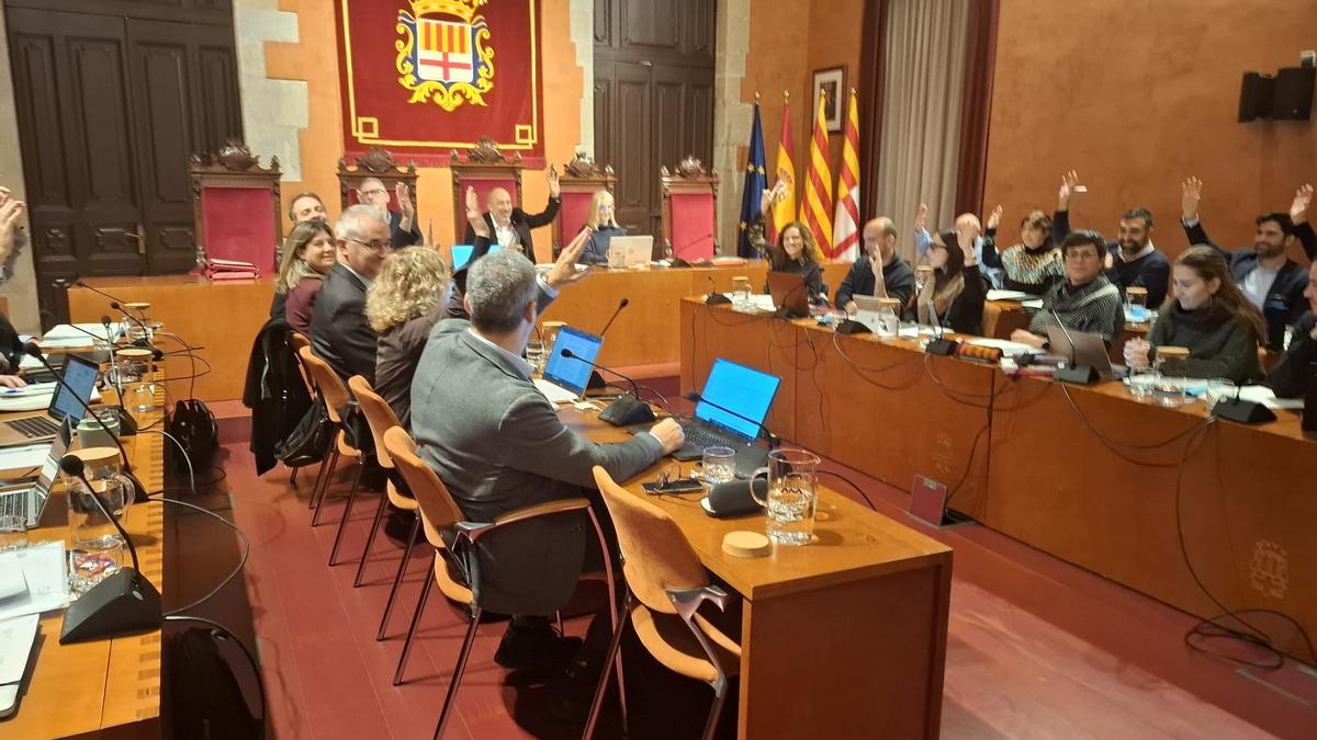 Moment de la votació al ple municipal de l'Ajuntament de Manresa