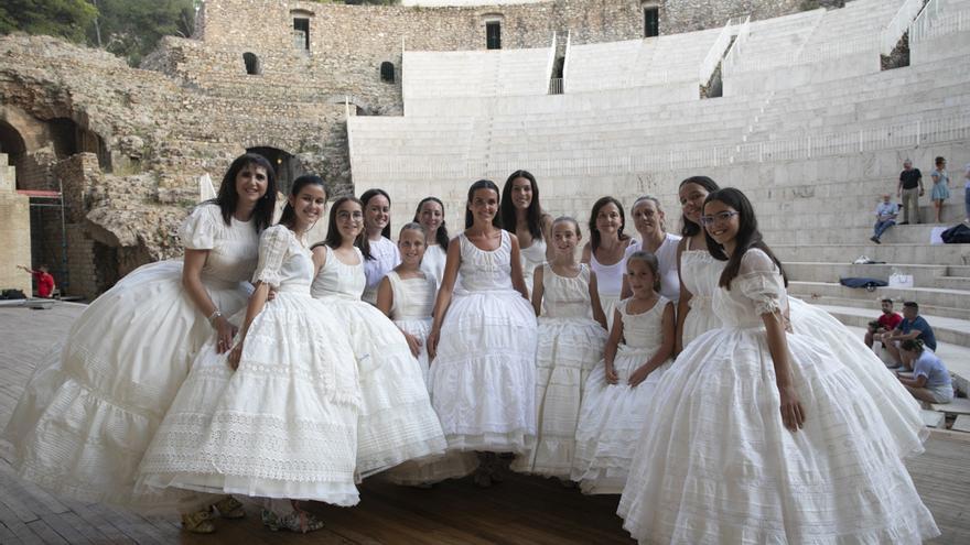 Conoce a las falleras mayores de Sagunt y a las cortes de honor en el ensayo de la Exaltación