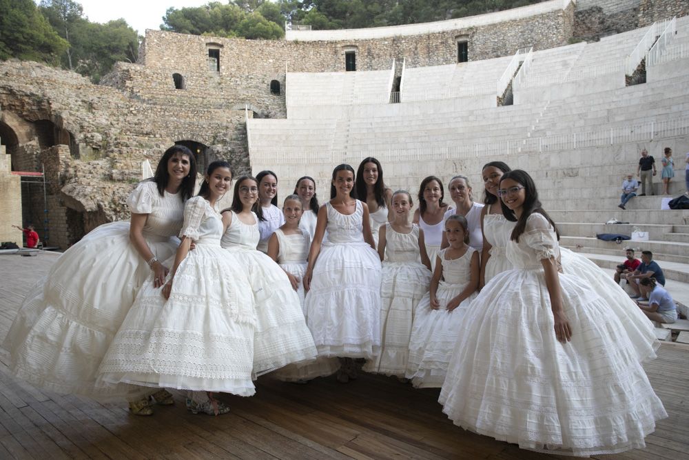 Conoce a las falleras mayores de Sagunt y a las cortes de honor en el ensayo de la Exaltación