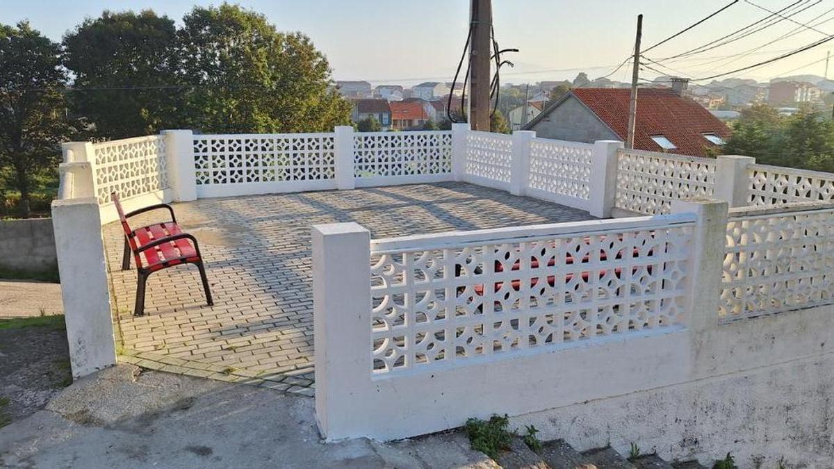 El transformador se encuentra debajo de esta plaza de Meloxo.