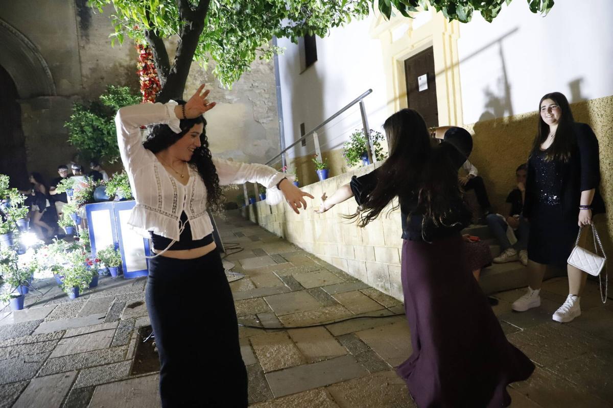Noche de ‘juernes’ en las Cruces de Córdoba