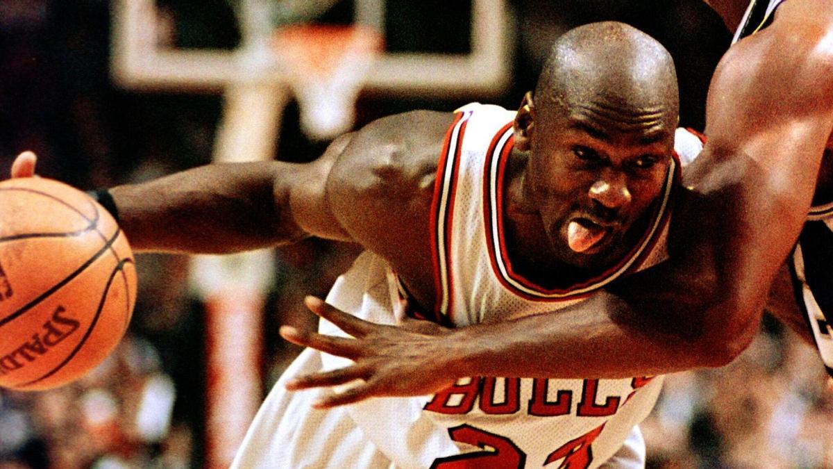 Una camiseta de Michael Jordan usada en las Finales de 1998 ganadas por los Chicago Bulls se vende por 12,26 millones
