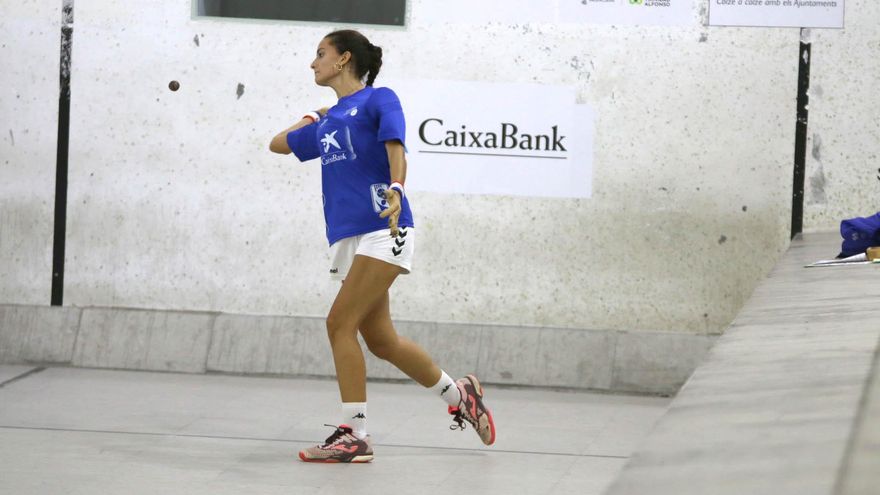 Júlia de Tavernes cae eliminada en el Individual de raspall