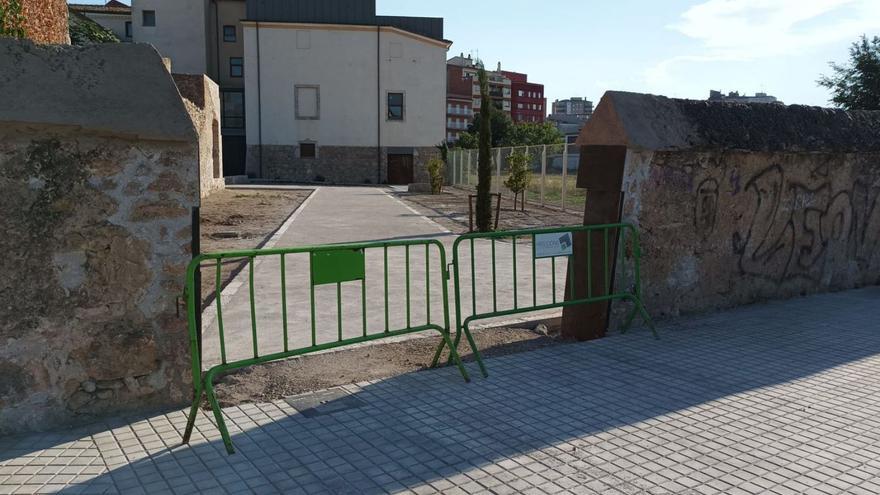 El carreró urbanitzat dels Caputxins ja està connectat amb el parc de les Aigües