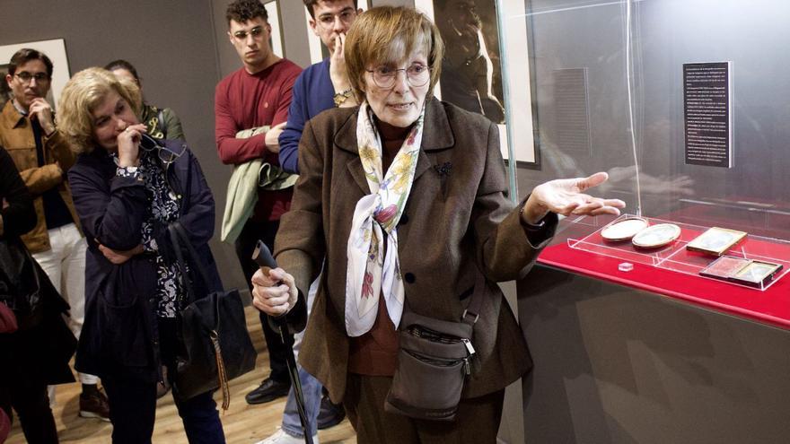 La muestra ‘María Manzanera. A través de la cámara’ fue inaugurada este jueves en el Museo Arqueológico por su protagonista. | JUAN CARLOS CAVAL