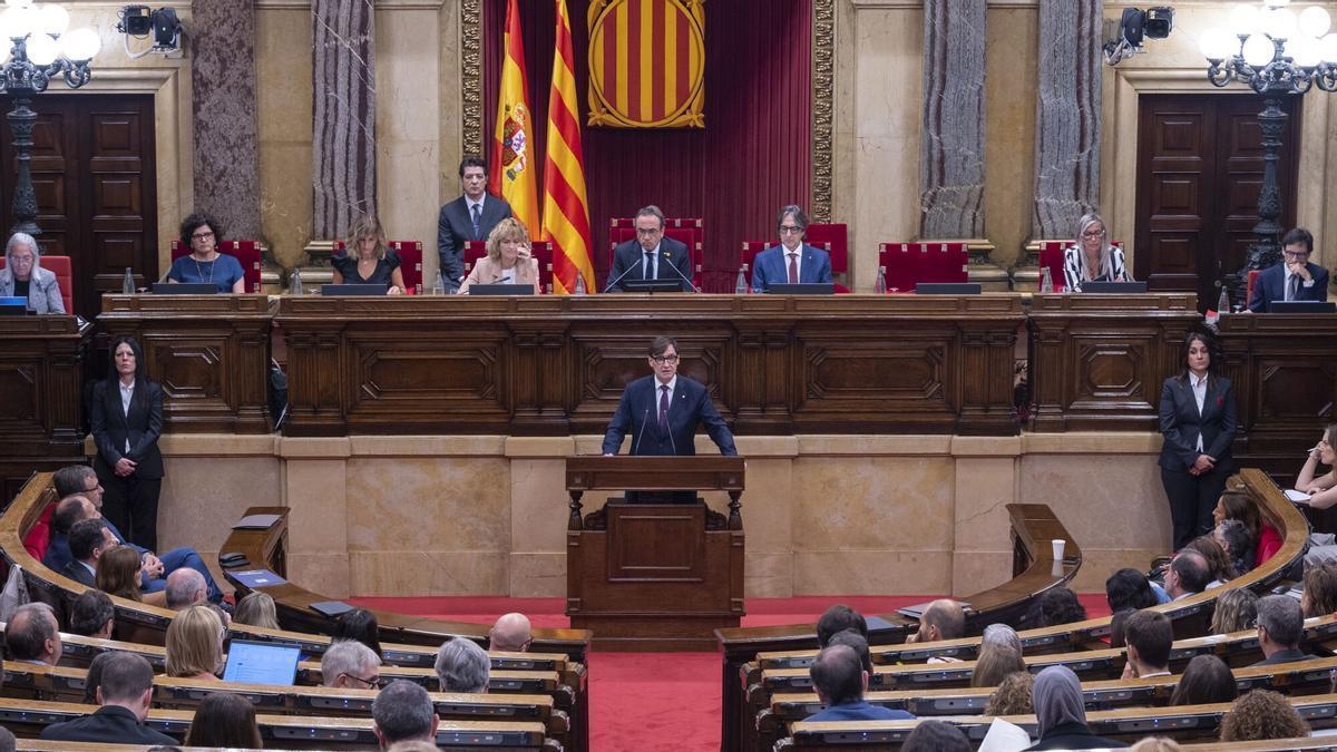 Los servicios jurídicos del Parlament dan un toque a los partidos por el abuso de la tramitación de leyes por la vía rápida