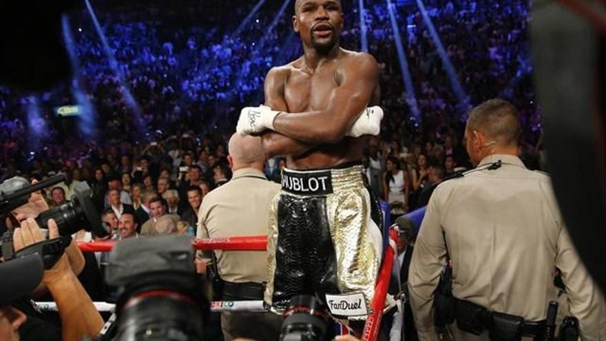 Mayweather pide retrasar el pago de sus impuestos hasta después del combate con McGregor