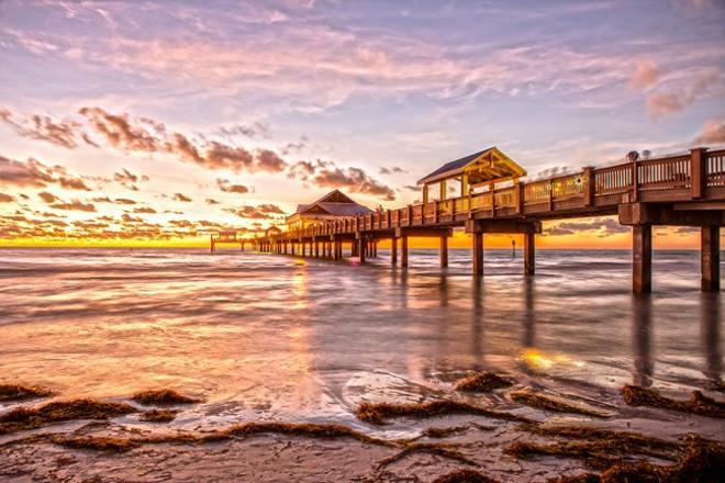 Puesta de sol en Clearwater Beach (Florida).