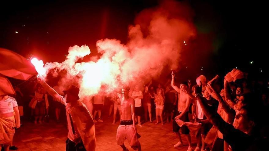 "Campeones, campeones", la afición se desata en los exteriores del Roig Arena