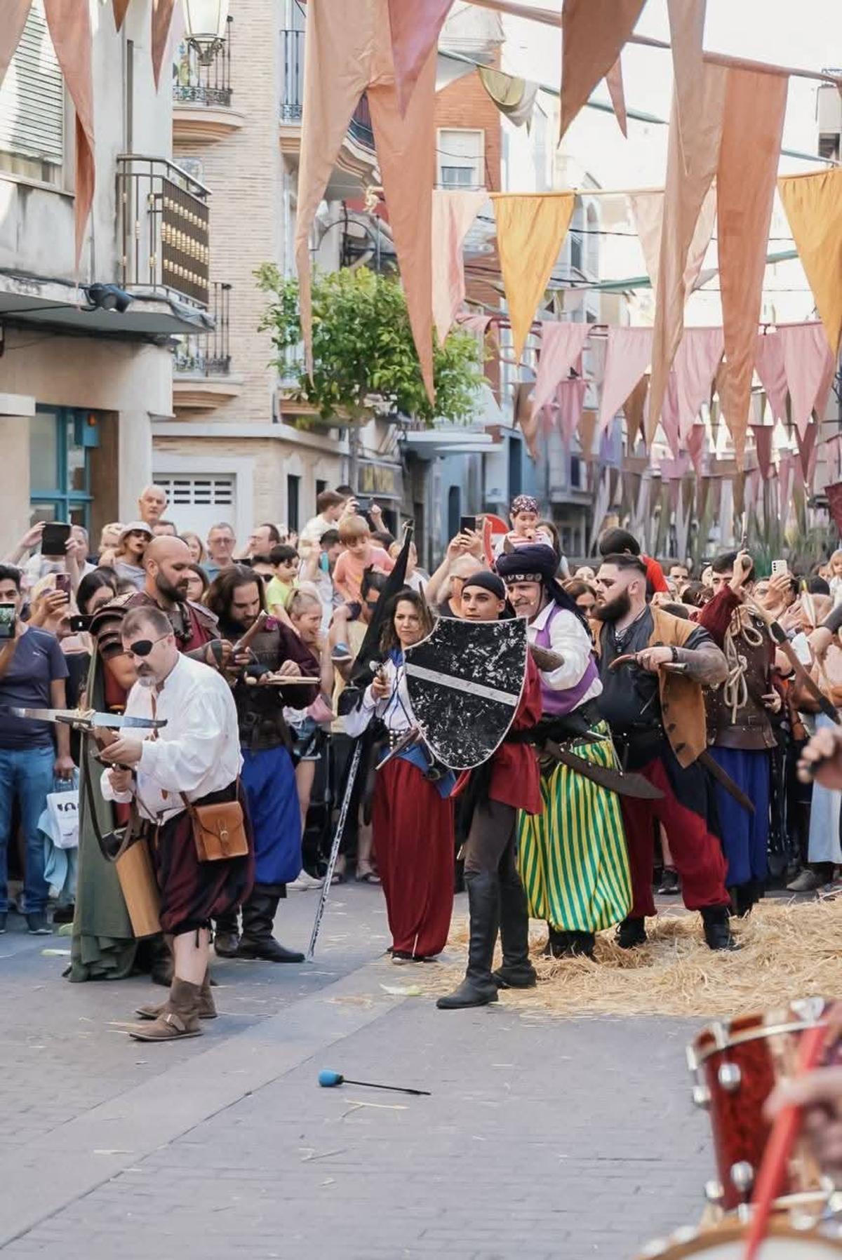 Las calles de Cullera se han convertido este fin de semana en un gran escenario durante las recreaciones.