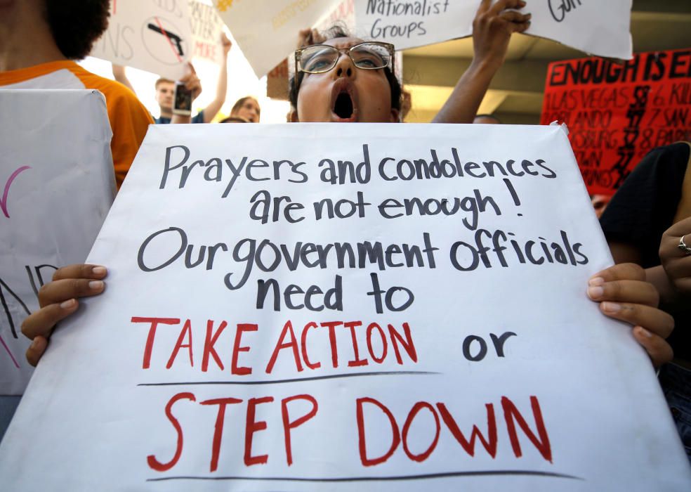 Alumnos de Parkland recuerdan a las víctimas de la masacre y claman contra Trump