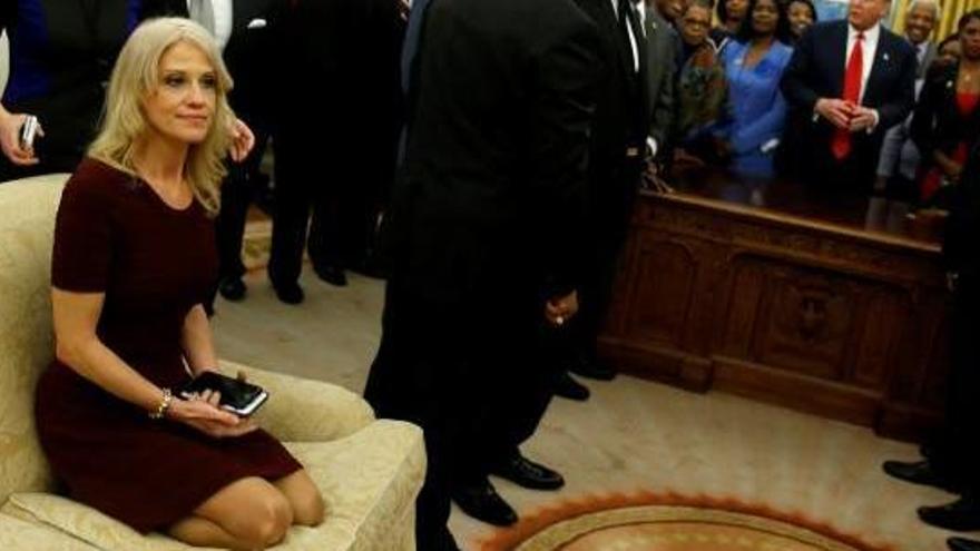 Casa Blanca Critiquen l&#039;assessora de Trump per una foto en una recepció