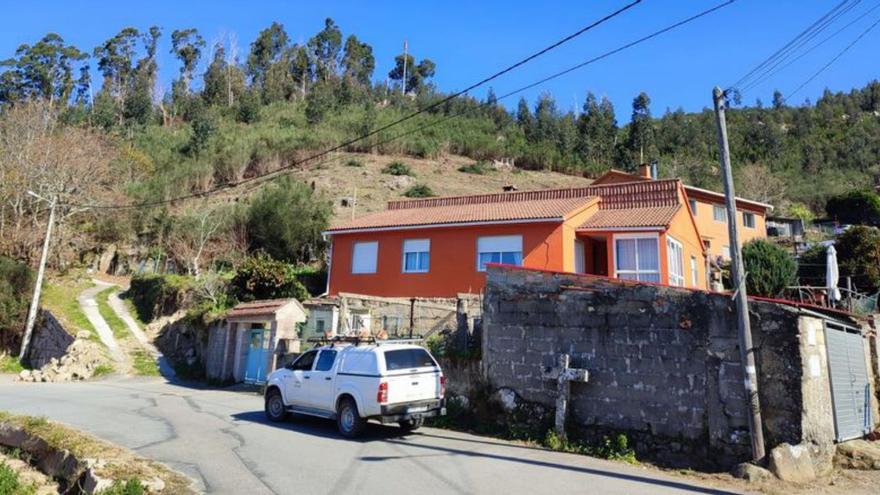 Una casa libre de pinos y eucaliptos alrededor en Nigrán.