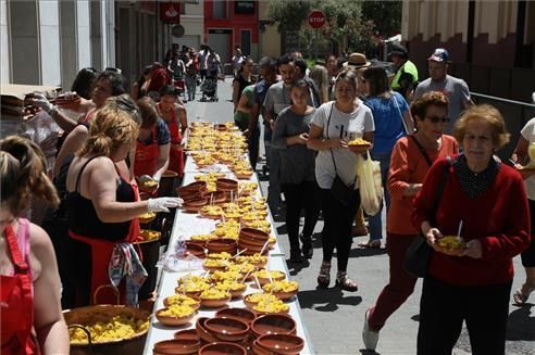 Más de 7000 'cassoletes' en el día de les Calderes de Almassora