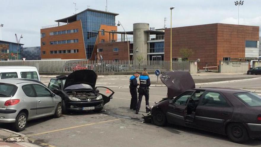 Dos conductores, heridos en un aparatoso choque en Las Arobias