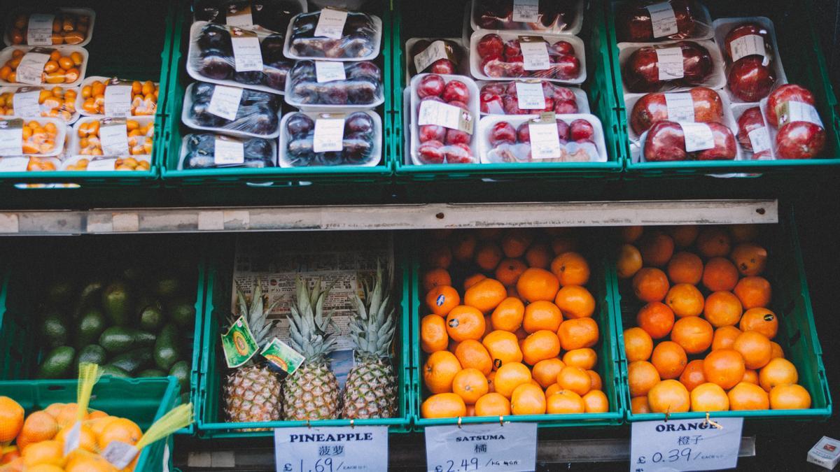 frutas y verduras en un supermercado