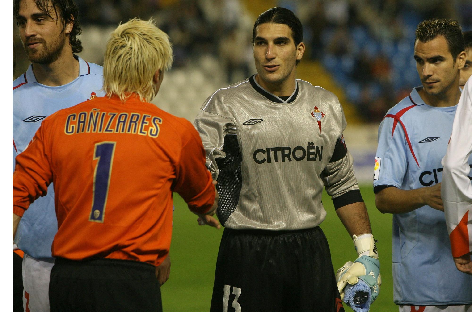 PINTO 9-4-06 Jesus de Arcos Pinto se alz� con el Trofeo Zamora ante Santiago Ca�izares, quien lo hab�a ganado en el Celta.jpg