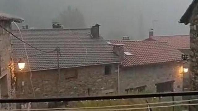 Imatge de la tempesta caiguda avui a Setcases.
