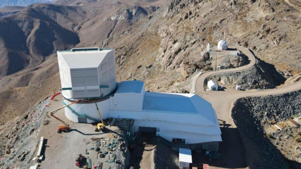 El coloso de Asturfeito roza el cielo 