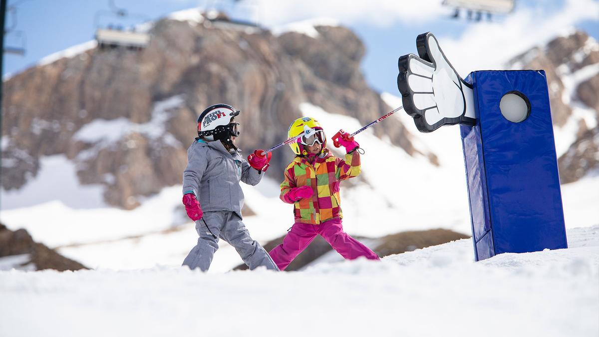 Niños en la estación de esquí de Cerler