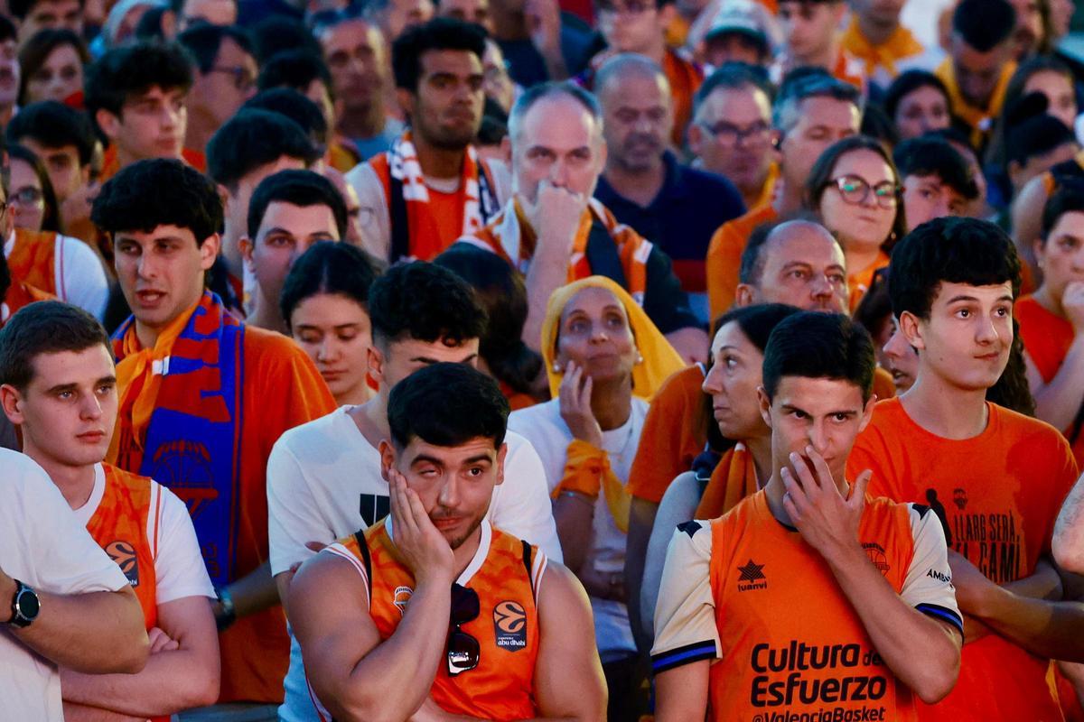 Ambiente taronja en el Roig Arena para ver la Final Four