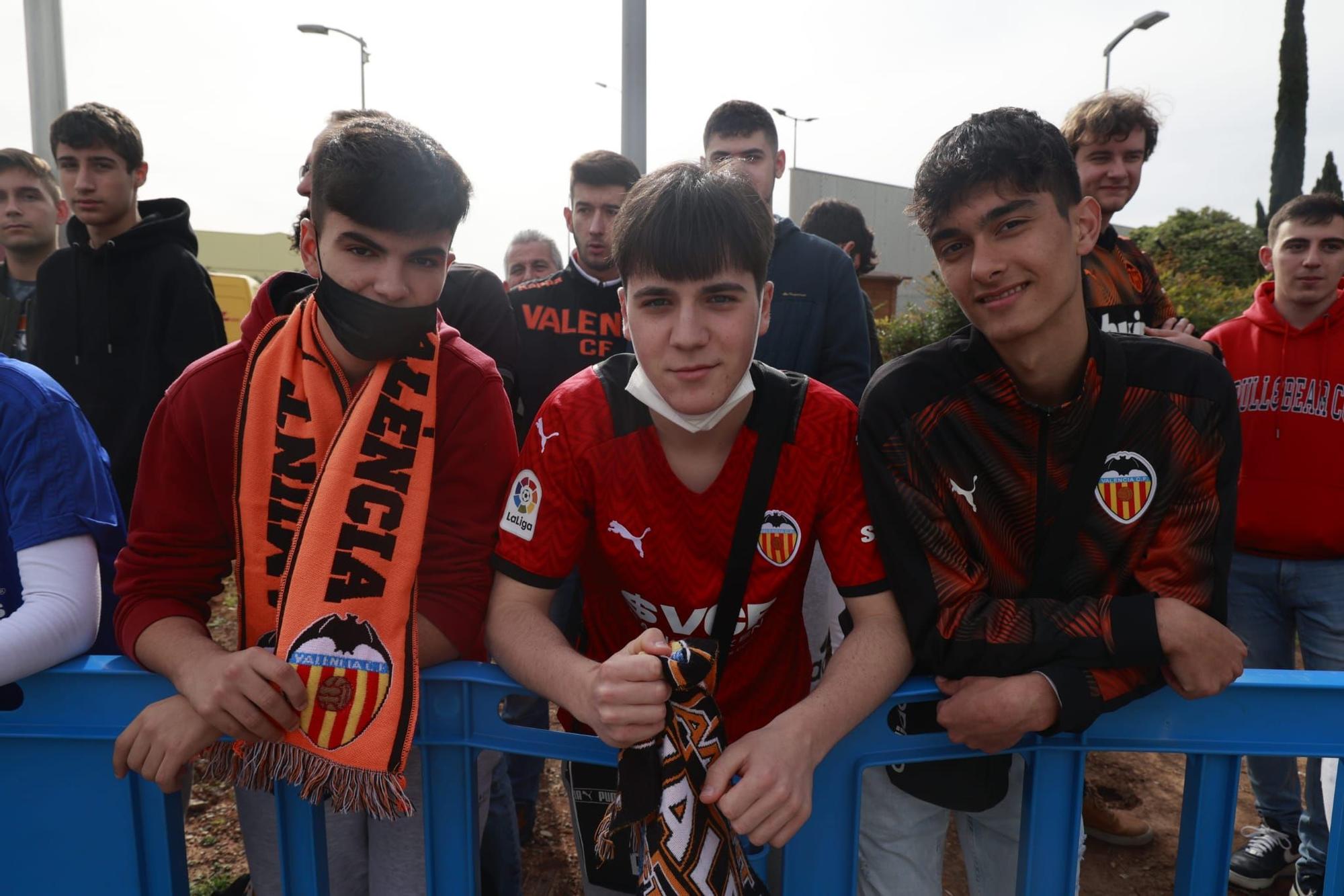 Comienza la peregrinación de los valencianistas a La Cartuja