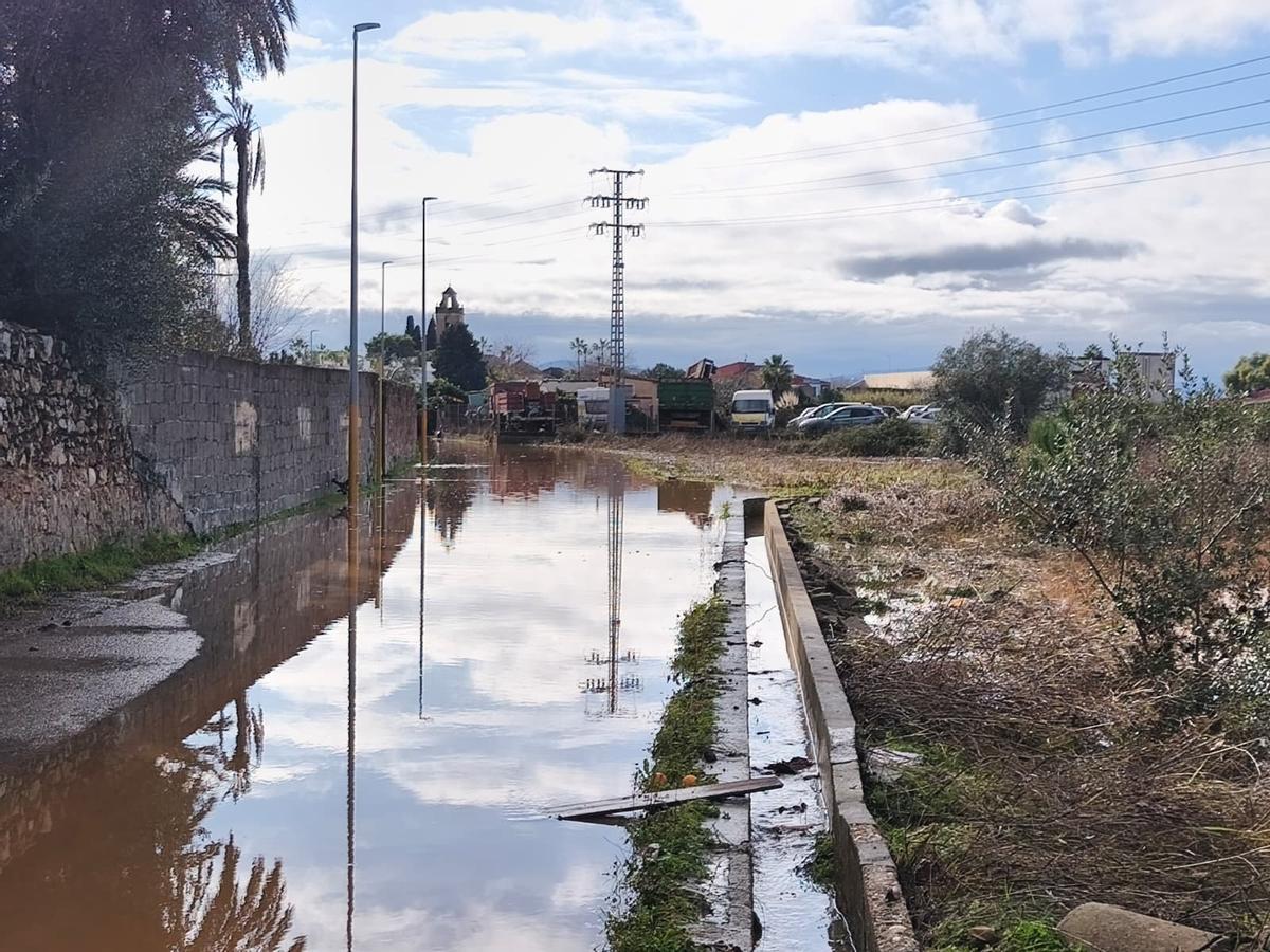 Camí Fondo de Cogullada, anegado de agua el 29 de diciembre de 2025.