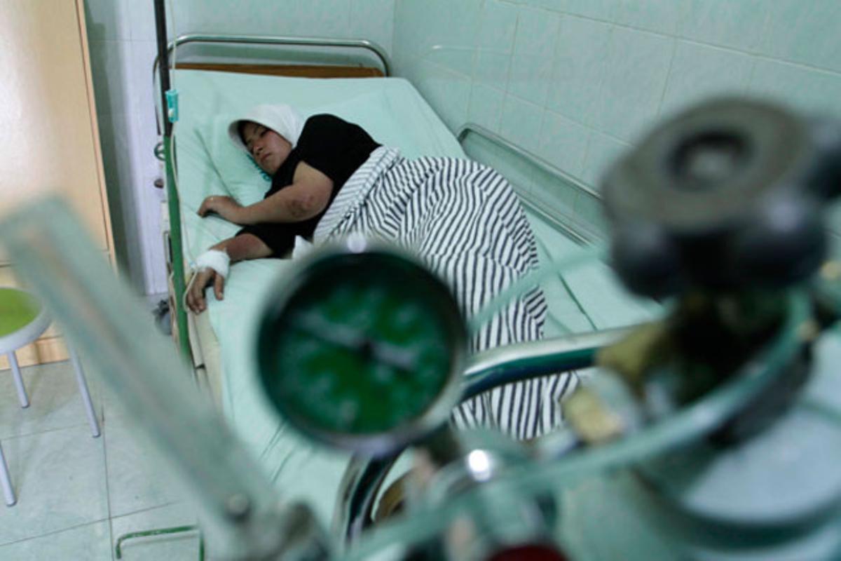 Una supervivent del vaixell que es va enfonsar diumenge en aigües de Java (Indonèsia).