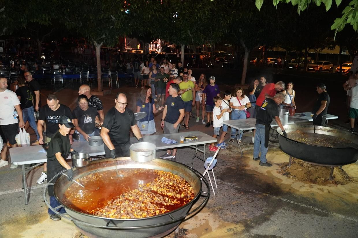 Galería: Les imatges del sopar de tombet de les penyes en les festes de Vila-real