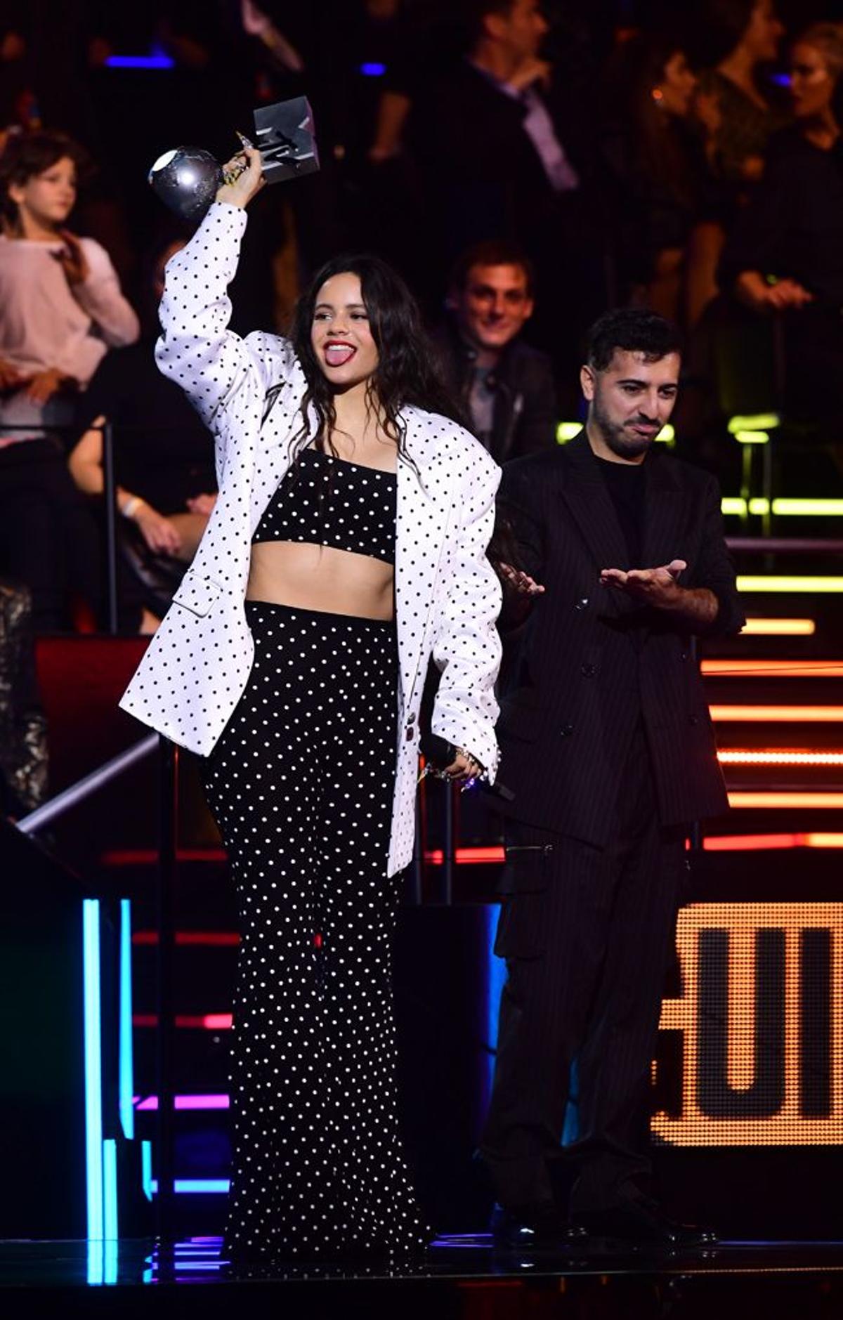 Rosalía celebra su premio MTV EMAs 2019