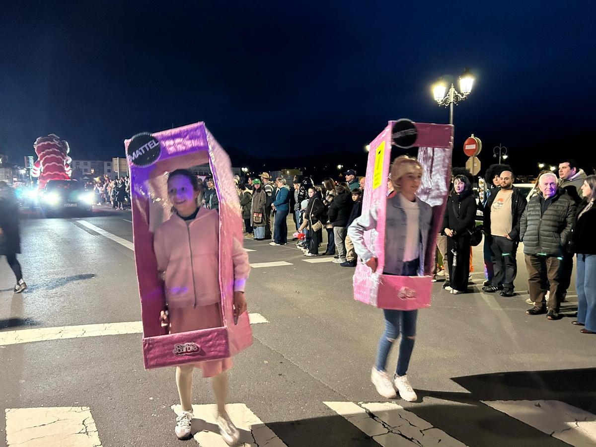 El Carnaval llena Ribadesella hasta los topes: las imágenes El Carnaval llena Ribadesella hasta los topes: las imágenes