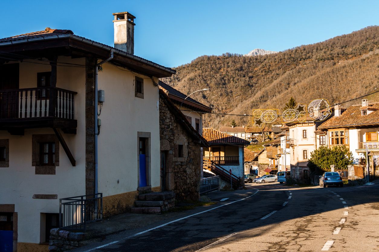 Imagen de las calles de Oseja de Sajambre, Castilla y León.