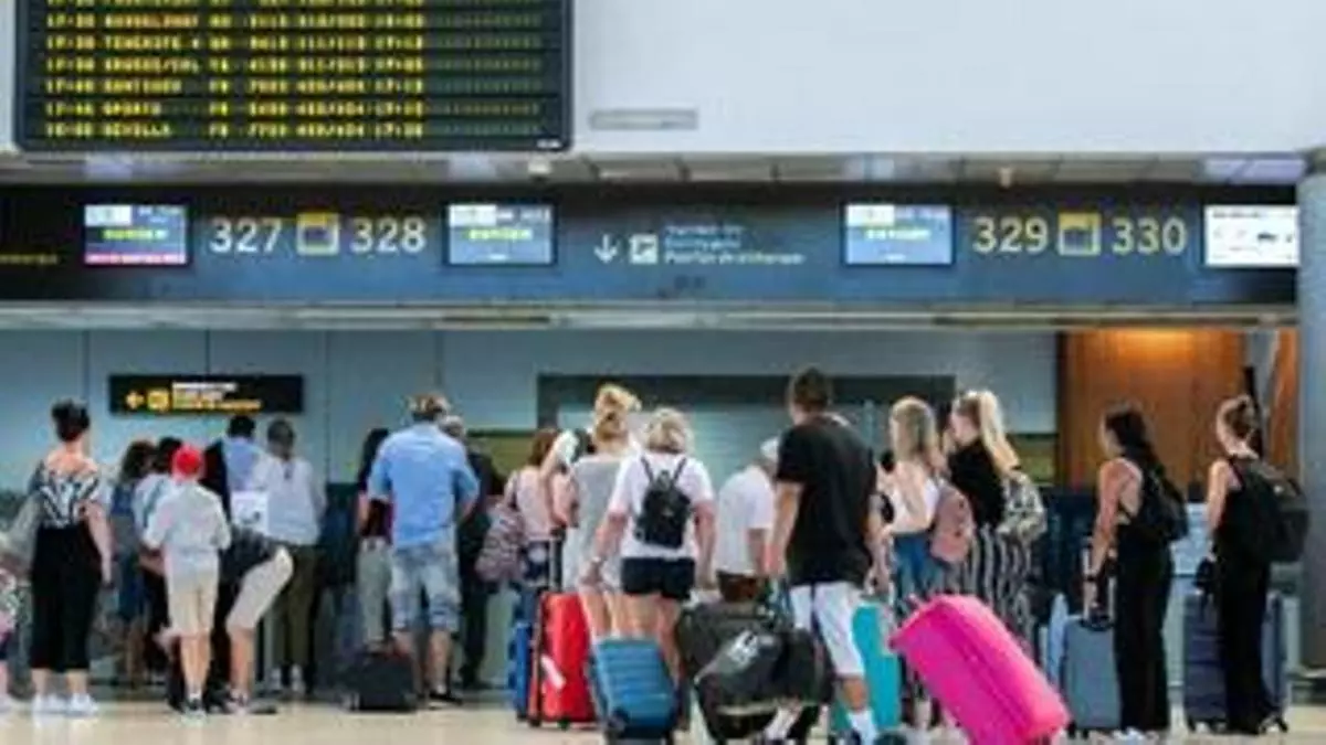 La operación retorno prevé 2.623 vuelos en los aeropuertos canarios, un 12,52% más