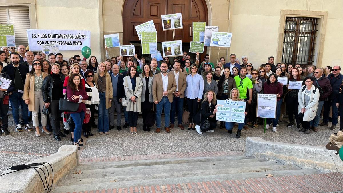 Imagen de la concentración en la puerta del Palacio de San Esteban