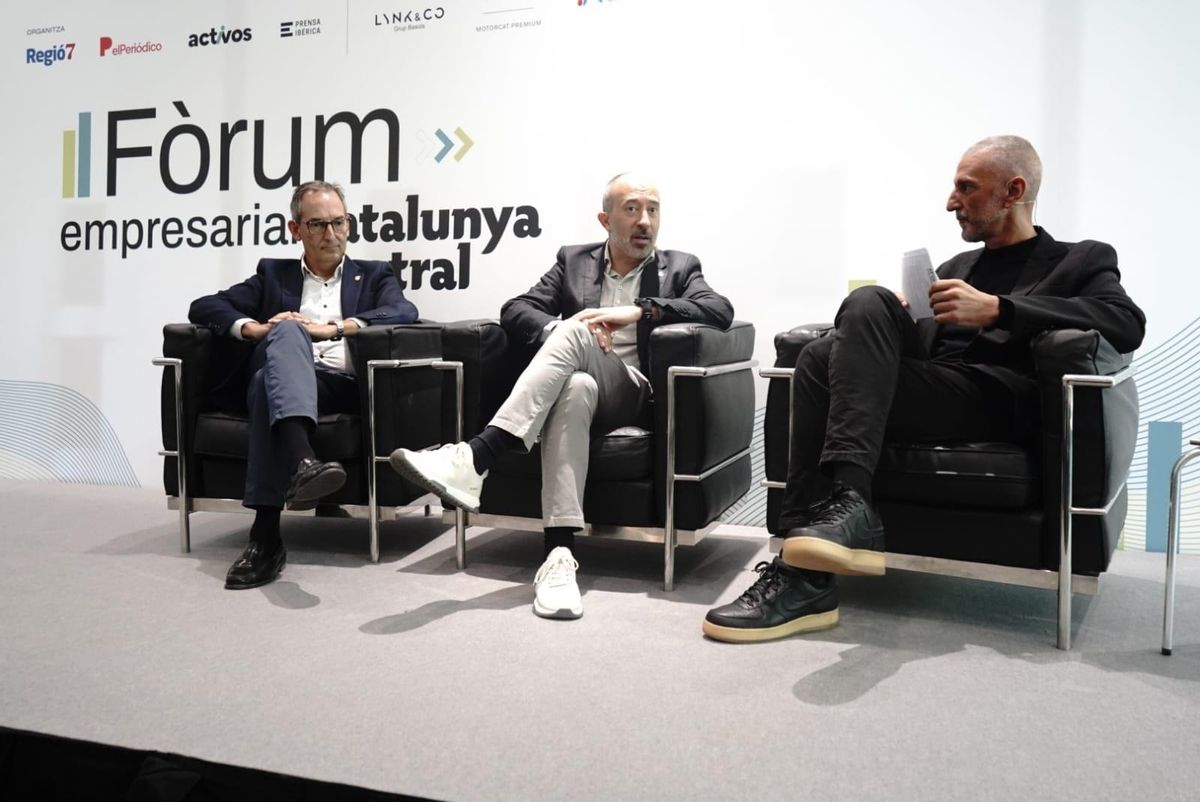 Joan Carles Batanés, Marc Aloy i Josep Lluís Micó, durant la conversa