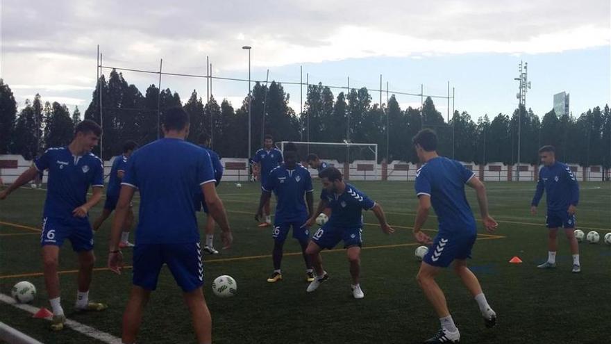 Arturo Navarro y Víctor Pino, al margen en la sesión del CD Castellón