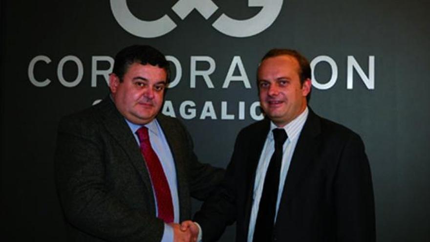 Manuel Añón y José Luis Méndez Pascual escenifican su acuerdo, en noviembre de 2007. / la opinión