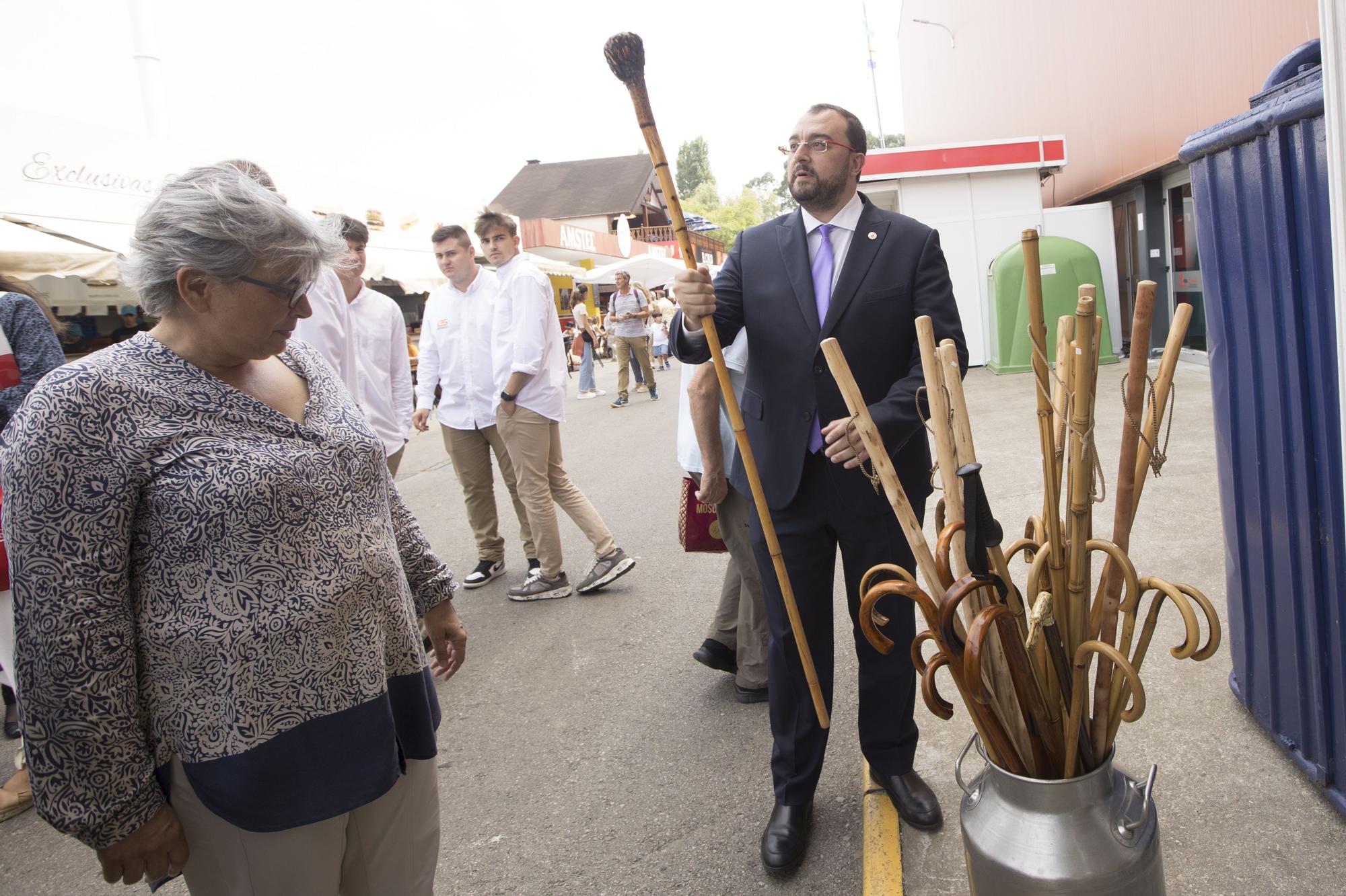 En imágenes: La visita de Adrián Barbón a la Feria de Muestras