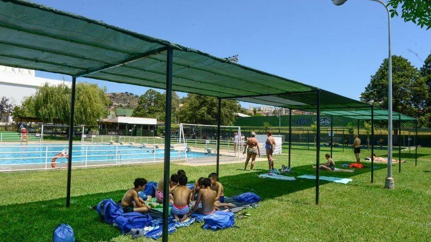 Piscina de verano de Plasencia, donde tendrán lugar los cursos de natación.