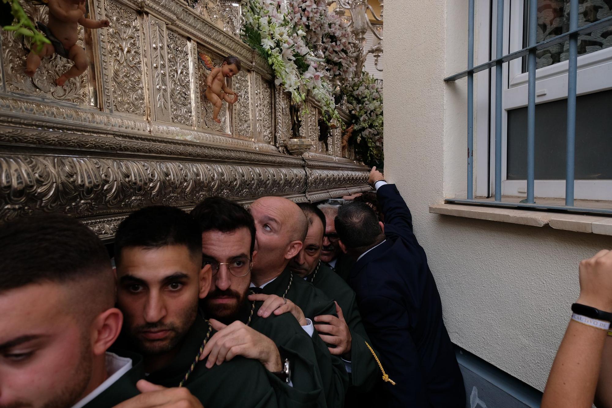 Procesión extraordinaria de la Virgen del Amparo por su 75 aniversario