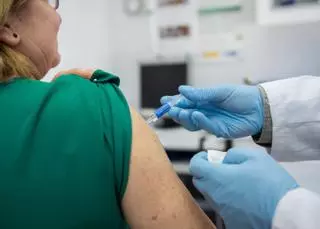 Andalucía vacunará los jueves sin cita contra la gripe y el covid