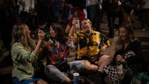 Un botellón en el Born, en Barcelona.