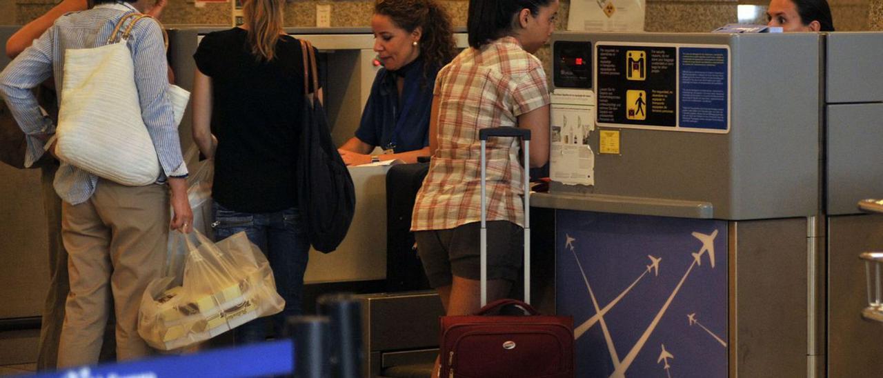 Auch das Personal am Check-in-Schalter kann prüfen, ob ein Passagier ein gültiges Zertifikat hat.  | FOTO: BOSCH