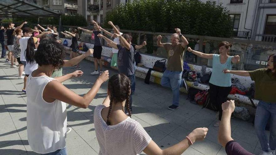 Uno de los talleres de baile tradicional que se celebró el año pasado en la plaza de Vigo.