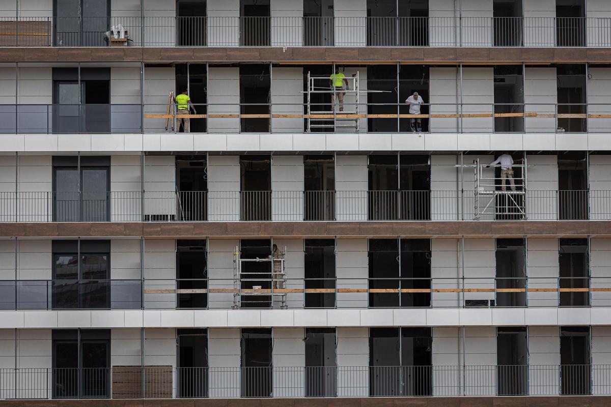 Imagen de un edificio en construcción en Barcelona.