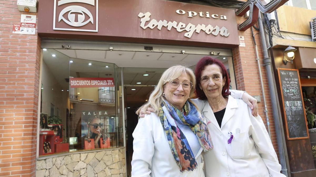 Las Torregrosas impulsoras de la calle de "las setas" de Alicante cierra tras medio siglo