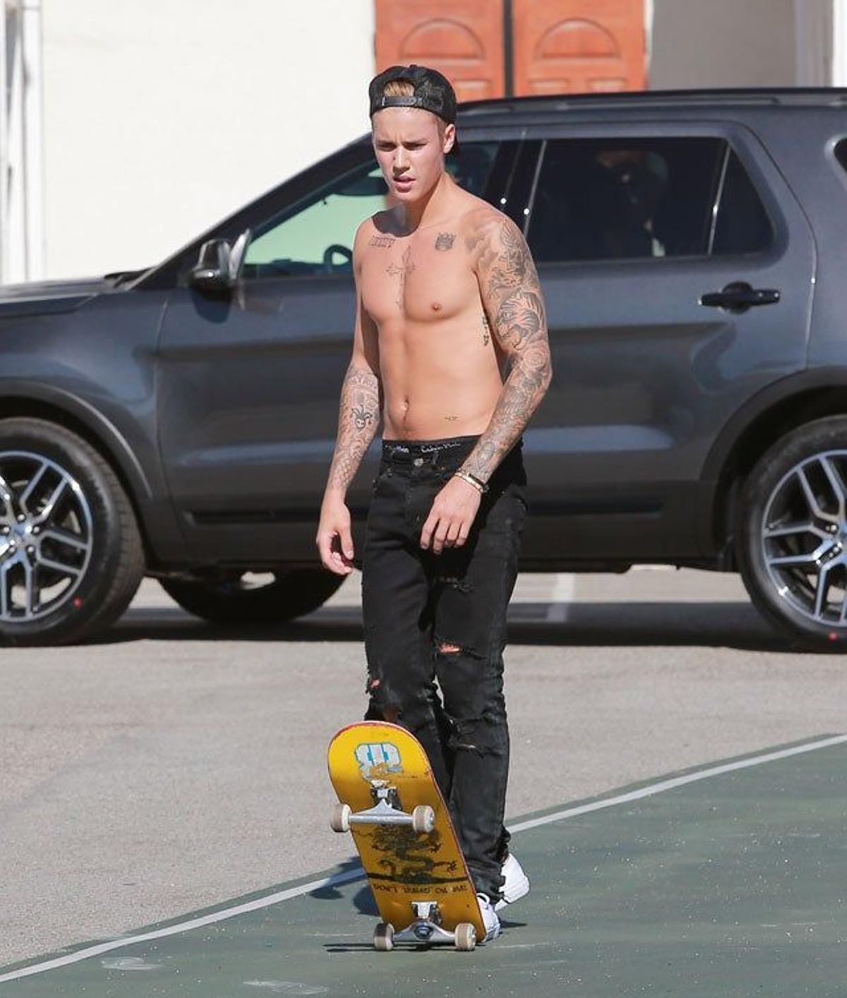 Justin Bieber, como un skater en Santa Mónica