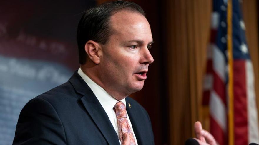 El senador republicano de Utah Mike Lee .