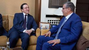 El ministro de Asuntos Exteriores, Unión Europea y Cooperación, José Manuel Albares, se reúne con el primer ministro de Marruecos, Aziz Ajanuch, durante su visita a Rabat